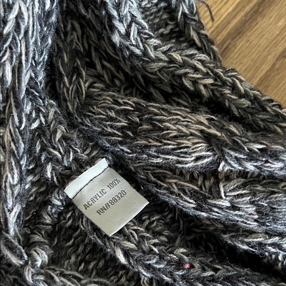 C.C Exclusives Gray Infinity Scarf - Picture 3 of 4